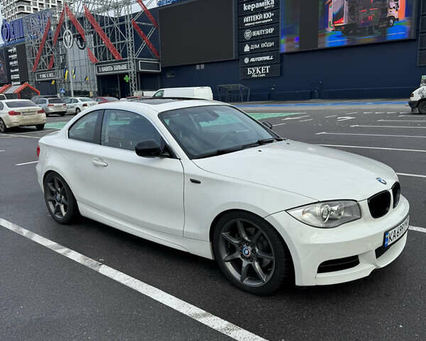 Білий БМВ 1 Серія, об'ємом двигуна 2.98 л та пробігом 211 тис. км за 10700 $, фото 1 на Automoto.ua