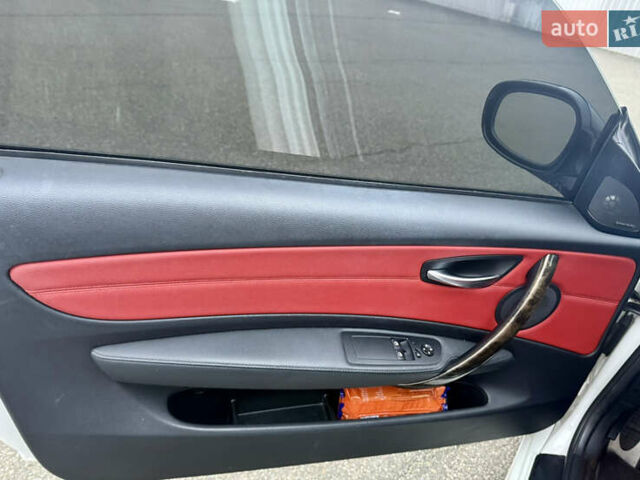 Белый БМВ 1 Серия, объемом двигателя 3 л и пробегом 136 тыс. км за 9300 $, фото 31 на Automoto.ua