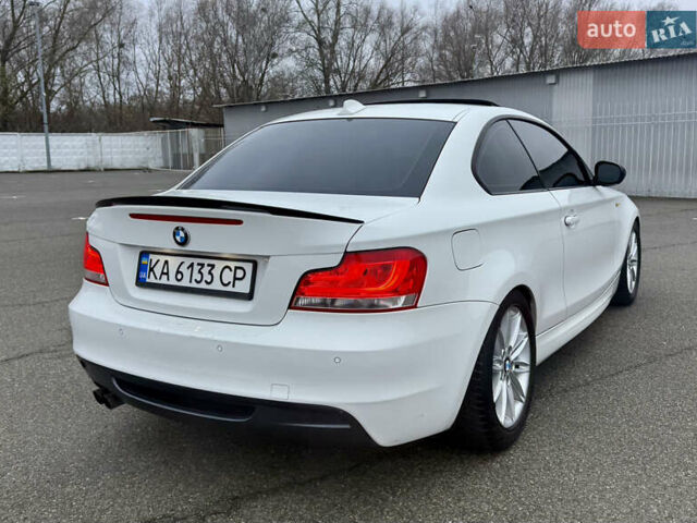 Белый БМВ 1 Серия, объемом двигателя 3 л и пробегом 136 тыс. км за 9300 $, фото 8 на Automoto.ua