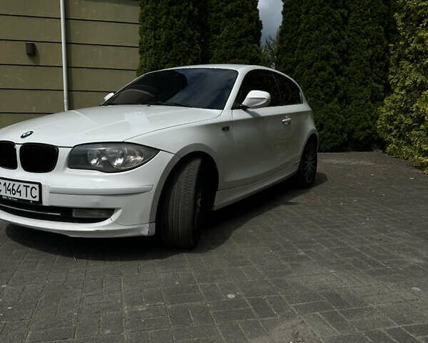 Белый БМВ 1 Серия, объемом двигателя 2 л и пробегом 260 тыс. км за 5650 $, фото 2 на Automoto.ua