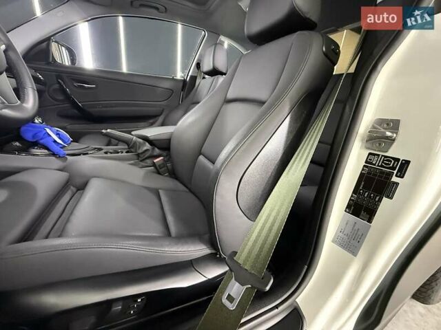 Белый БМВ 1 Серия, объемом двигателя 2 л и пробегом 90 тыс. км за 19990 $, фото 71 на Automoto.ua