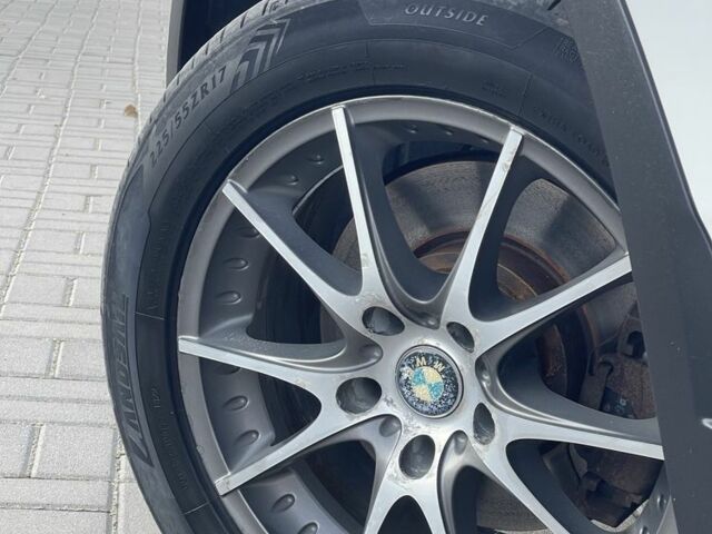 Белый БМВ 1 Серия, объемом двигателя 2 л и пробегом 319 тыс. км за 11000 $, фото 4 на Automoto.ua