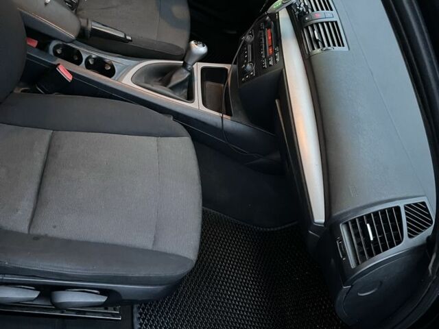 Черный БМВ 1 Серия, объемом двигателя 1.6 л и пробегом 311 тыс. км за 5200 $, фото 6 на Automoto.ua