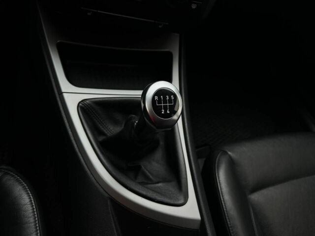 Черный БМВ 1 Серия, объемом двигателя 1.6 л и пробегом 250 тыс. км за 5300 $, фото 12 на Automoto.ua