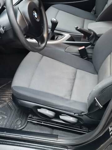 Черный БМВ 1 Серия, объемом двигателя 2 л и пробегом 205 тыс. км за 5600 $, фото 12 на Automoto.ua