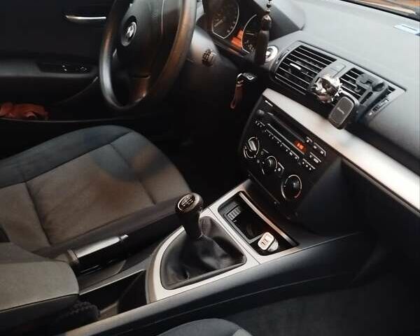 Черный БМВ 1 Серия, объемом двигателя 2 л и пробегом 205 тыс. км за 5600 $, фото 17 на Automoto.ua