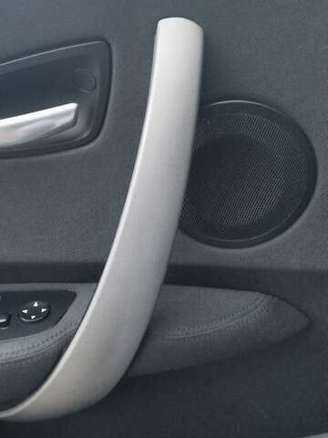 Черный БМВ 1 Серия, объемом двигателя 2 л и пробегом 205 тыс. км за 5600 $, фото 18 на Automoto.ua