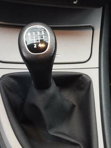 Черный БМВ 1 Серия, объемом двигателя 2 л и пробегом 205 тыс. км за 5600 $, фото 21 на Automoto.ua