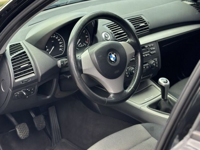 Черный БМВ 1 Серия, объемом двигателя 1.6 л и пробегом 240 тыс. км за 5999 $, фото 12 на Automoto.ua