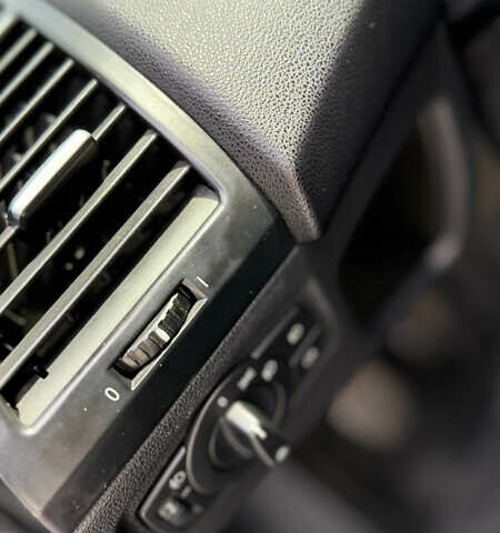 Черный БМВ 1 Серия, объемом двигателя 1.6 л и пробегом 243 тыс. км за 5800 $, фото 27 на Automoto.ua