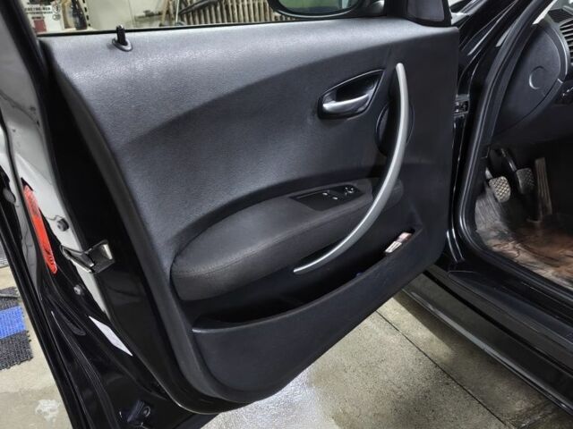 Черный БМВ 1 Серия, объемом двигателя 1.6 л и пробегом 270 тыс. км за 5100 $, фото 8 на Automoto.ua