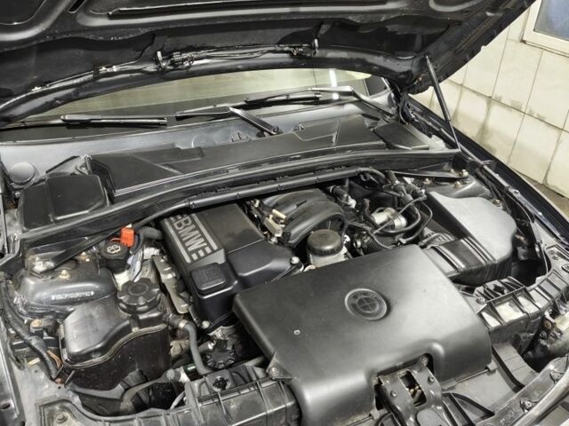 Черный БМВ 1 Серия, объемом двигателя 1.6 л и пробегом 270 тыс. км за 5100 $, фото 9 на Automoto.ua