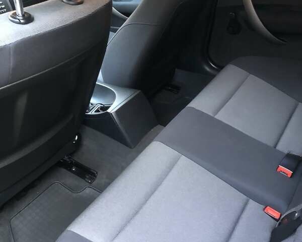 Черный БМВ 1 Серия, объемом двигателя 1.6 л и пробегом 245 тыс. км за 5600 $, фото 9 на Automoto.ua