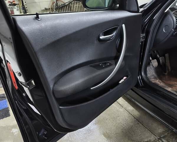 Черный БМВ 1 Серия, объемом двигателя 1.6 л и пробегом 270 тыс. км за 4999 $, фото 8 на Automoto.ua