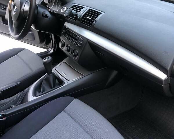 Черный БМВ 1 Серия, объемом двигателя 1.6 л и пробегом 245 тыс. км за 5600 $, фото 10 на Automoto.ua