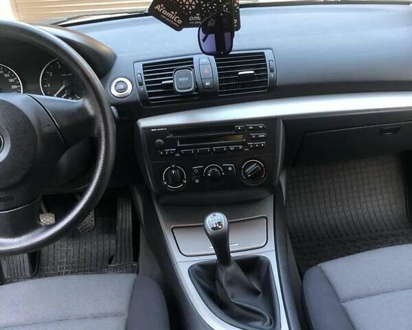 Черный БМВ 1 Серия, объемом двигателя 1.6 л и пробегом 245 тыс. км за 5600 $, фото 12 на Automoto.ua