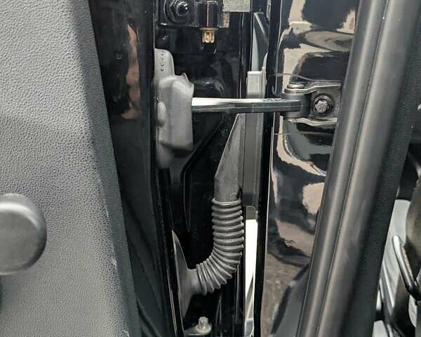 Чорний БМВ 1 Серія, об'ємом двигуна 1.6 л та пробігом 238 тис. км за 6400 $, фото 28 на Automoto.ua