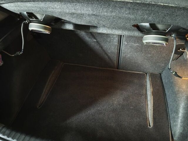 Черный БМВ 1 Серия, объемом двигателя 1.6 л и пробегом 270 тыс. км за 5100 $, фото 7 на Automoto.ua