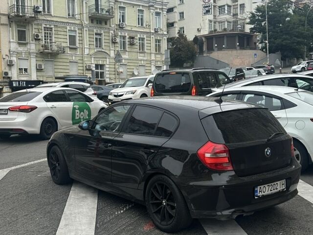 Черный БМВ 1 Серия, объемом двигателя 1.6 л и пробегом 230 тыс. км за 6500 $, фото 7 на Automoto.ua