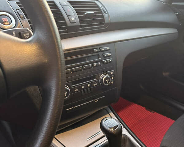 Черный БМВ 1 Серия, объемом двигателя 1.6 л и пробегом 199 тыс. км за 7000 $, фото 11 на Automoto.ua