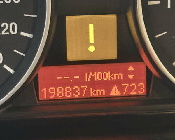 Черный БМВ 1 Серия, объемом двигателя 1.6 л и пробегом 199 тыс. км за 7000 $, фото 12 на Automoto.ua