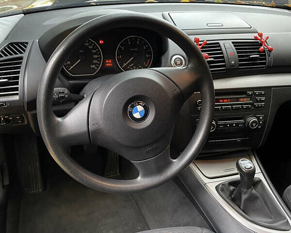 Черный БМВ 1 Серия, объемом двигателя 1.6 л и пробегом 219 тыс. км за 5000 $, фото 12 на Automoto.ua