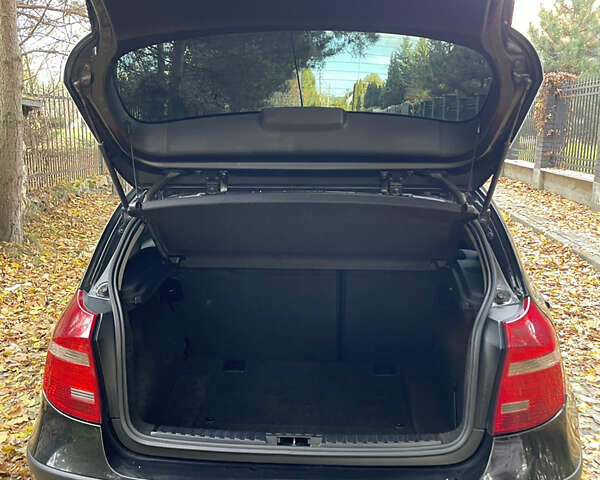 Черный БМВ 1 Серия, объемом двигателя 1.6 л и пробегом 219 тыс. км за 5000 $, фото 18 на Automoto.ua