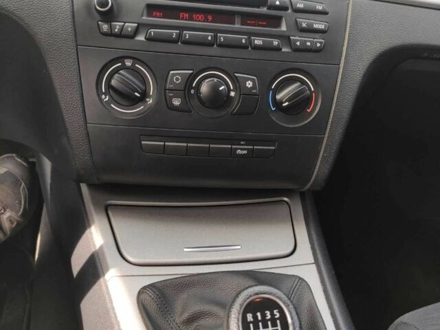 Черный БМВ 1 Серия, объемом двигателя 2 л и пробегом 219 тыс. км за 7500 $, фото 4 на Automoto.ua