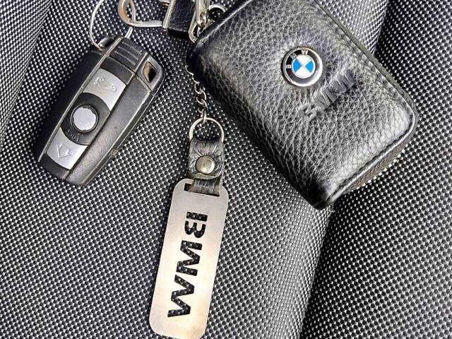 Черный БМВ 1 Серия, объемом двигателя 2 л и пробегом 227 тыс. км за 5000 $, фото 5 на Automoto.ua