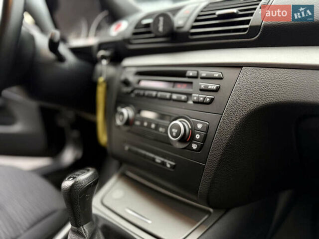 Черный БМВ 1 Серия, объемом двигателя 1.6 л и пробегом 243 тыс. км за 5600 $, фото 14 на Automoto.ua