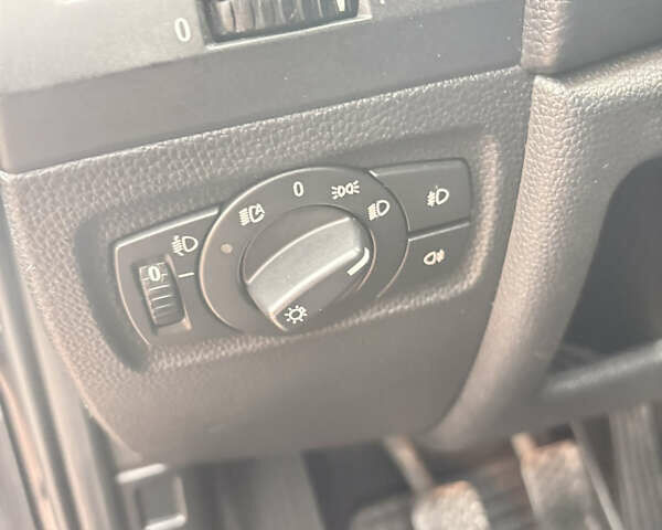 Черный БМВ 1 Серия, объемом двигателя 1.6 л и пробегом 315 тыс. км за 5550 $, фото 24 на Automoto.ua