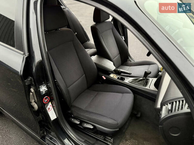 Черный БМВ 1 Серия, объемом двигателя 1.6 л и пробегом 243 тыс. км за 5600 $, фото 12 на Automoto.ua