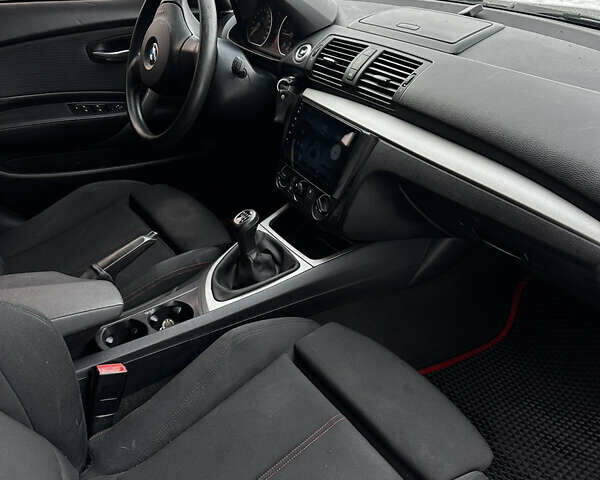 Черный БМВ 1 Серия, объемом двигателя 2 л и пробегом 188 тыс. км за 5800 $, фото 8 на Automoto.ua