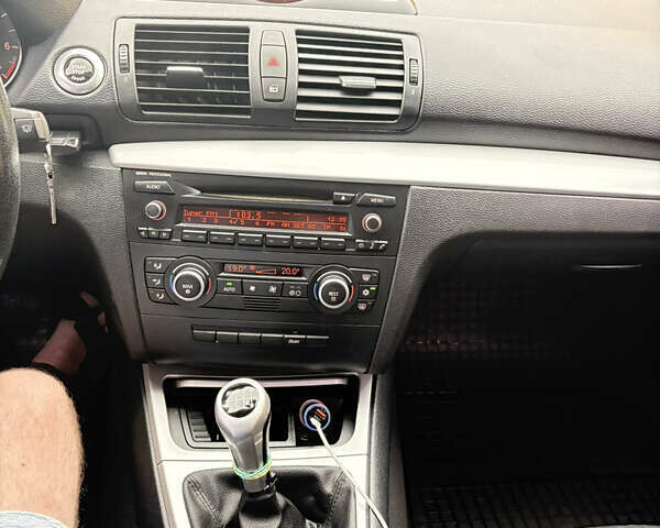 Черный БМВ 1 Серия, объемом двигателя 1.6 л и пробегом 315 тыс. км за 5550 $, фото 20 на Automoto.ua