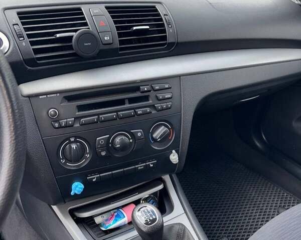 Чорний БМВ 1 Серія, об'ємом двигуна 2 л та пробігом 263 тис. км за 6700 $, фото 7 на Automoto.ua