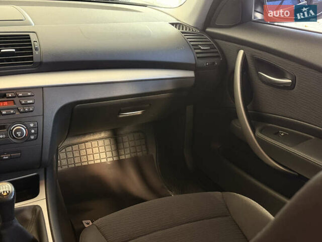 Черный БМВ 1 Серия, объемом двигателя 2 л и пробегом 258 тыс. км за 6200 $, фото 17 на Automoto.ua