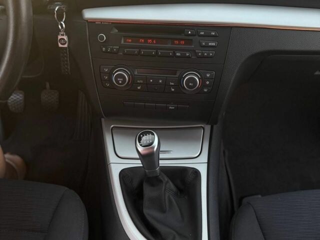 Черный БМВ 1 Серия, объемом двигателя 2 л и пробегом 159 тыс. км за 6700 $, фото 11 на Automoto.ua