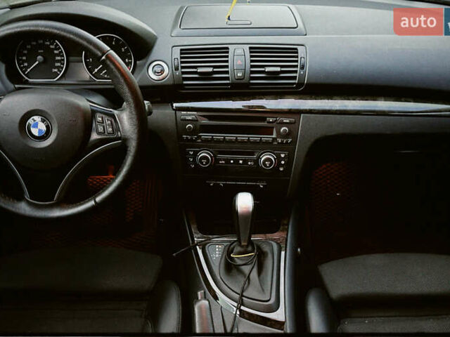 Черный БМВ 1 Серия, объемом двигателя 2 л и пробегом 87 тыс. км за 10500 $, фото 9 на Automoto.ua