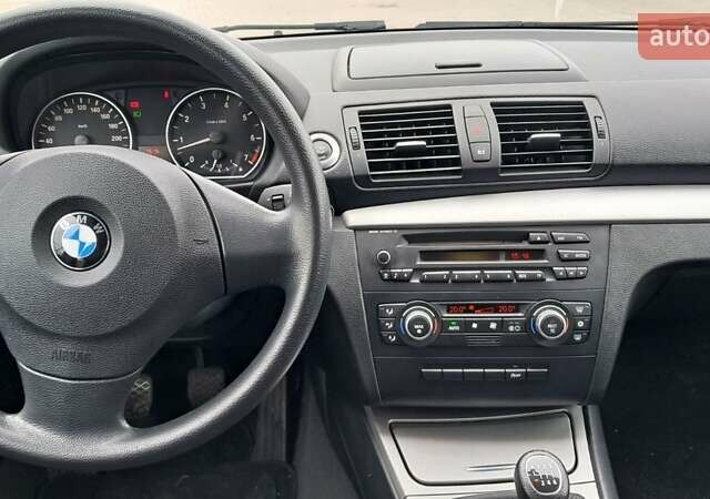 Чорний БМВ 1 Серія, об'ємом двигуна 2 л та пробігом 216 тис. км за 6000 $, фото 5 на Automoto.ua
