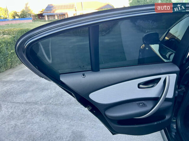 Чорний БМВ 1 Серія, об'ємом двигуна 2 л та пробігом 212 тис. км за 7500 $, фото 26 на Automoto.ua