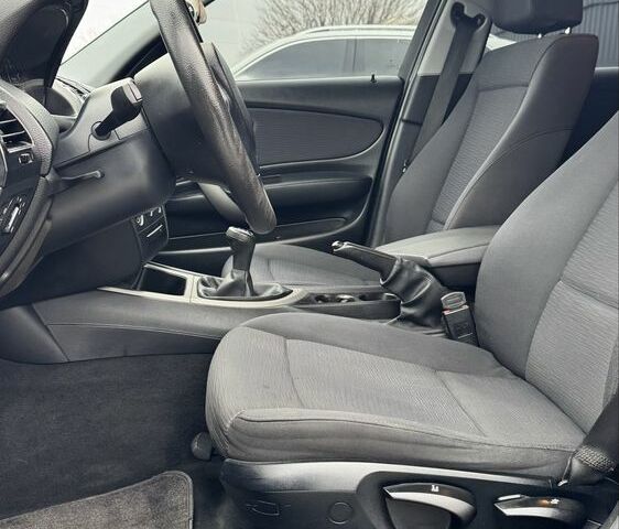 Чорний БМВ 1 Серія, об'ємом двигуна 2 л та пробігом 183 тис. км за 6500 $, фото 11 на Automoto.ua