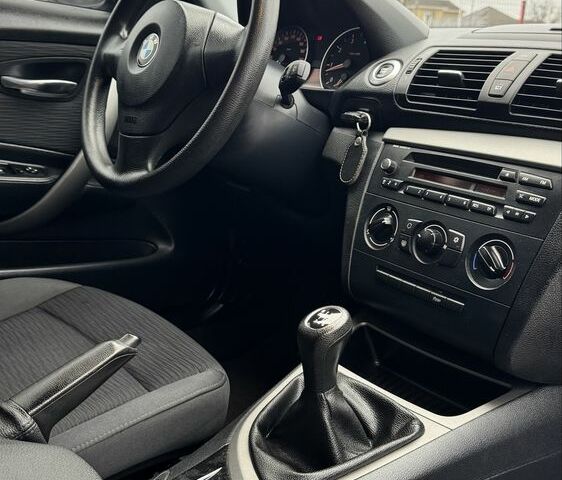 Чорний БМВ 1 Серія, об'ємом двигуна 2 л та пробігом 183 тис. км за 6500 $, фото 17 на Automoto.ua