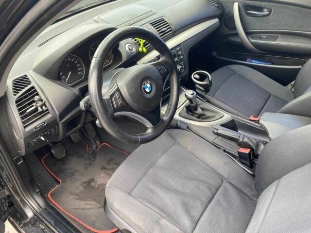 Черный БМВ 1 Серия, объемом двигателя 2 л и пробегом 289 тыс. км за 5700 $, фото 13 на Automoto.ua