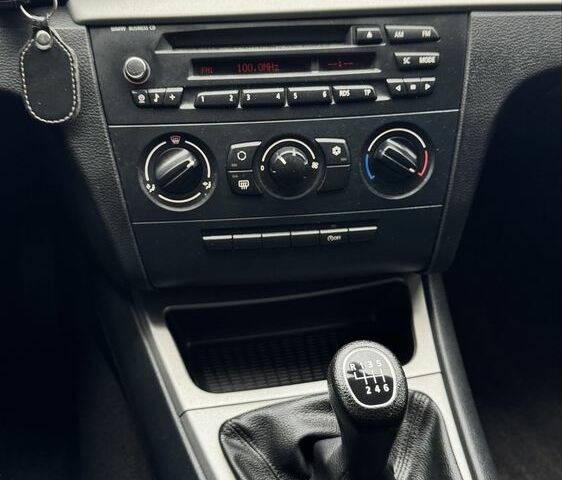 Чорний БМВ 1 Серія, об'ємом двигуна 2 л та пробігом 183 тис. км за 6500 $, фото 12 на Automoto.ua