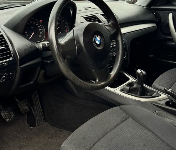 Чорний БМВ 1 Серія, об'ємом двигуна 2 л та пробігом 183 тис. км за 6500 $, фото 10 на Automoto.ua