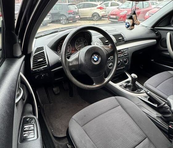 Чорний БМВ 1 Серія, об'ємом двигуна 2 л та пробігом 183 тис. км за 6500 $, фото 9 на Automoto.ua