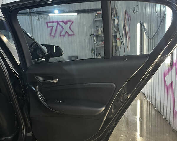 Черный БМВ 1 Серия, объемом двигателя 1.6 л и пробегом 296 тыс. км за 8300 $, фото 4 на Automoto.ua