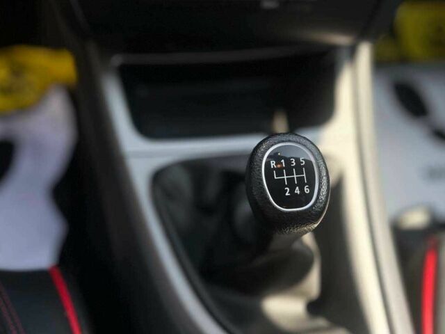 Черный БМВ 1 Серия, объемом двигателя 2 л и пробегом 319 тыс. км за 8200 $, фото 16 на Automoto.ua