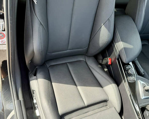 Чорний БМВ 1 Серія, об'ємом двигуна 2 л та пробігом 63 тис. км за 17700 $, фото 19 на Automoto.ua