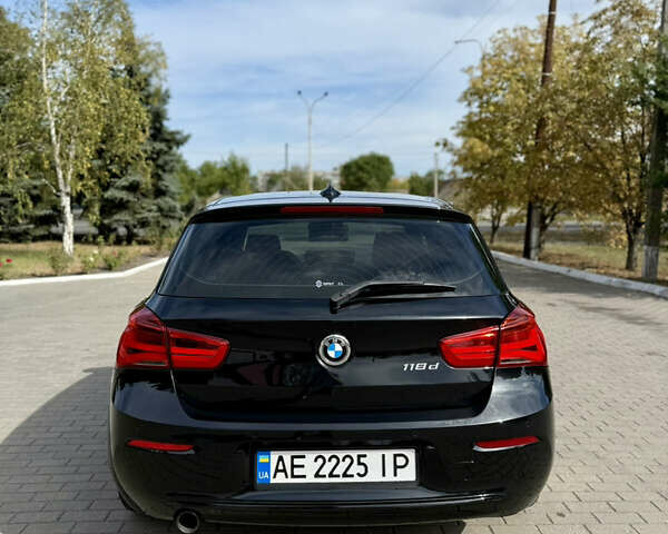Чорний БМВ 1 Серія, об'ємом двигуна 2 л та пробігом 63 тис. км за 17700 $, фото 5 на Automoto.ua